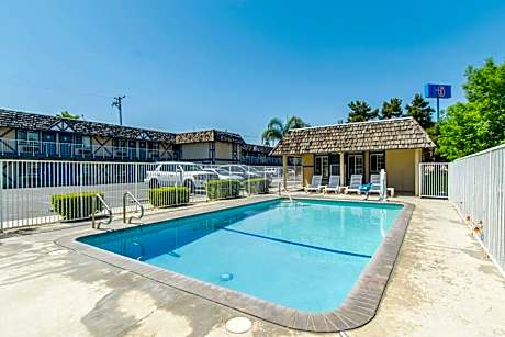Motel 6 Kingsburg