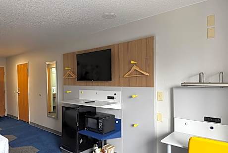 Queen Room with Two Queen Beds - Accessible - Non-Smoking