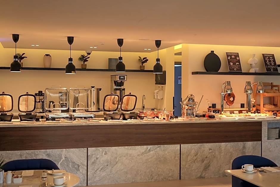 Nova M Hotel, Edge by Rotana