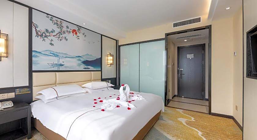 Yiwu Luckbear Hotel
