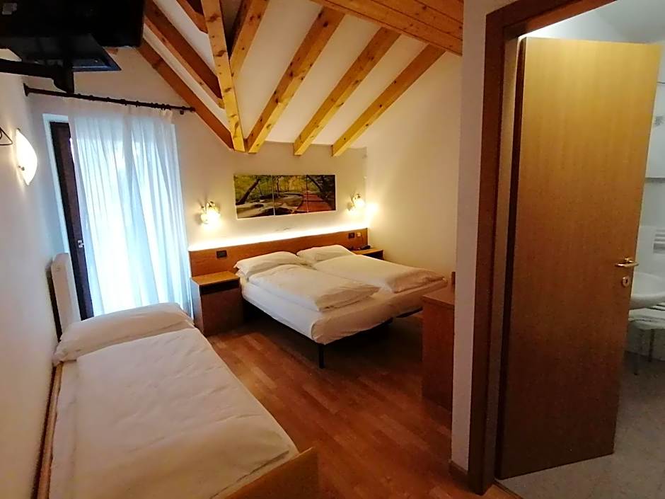 Photo 1 of 5 of Triple Room