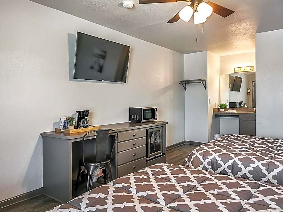 Valley Cabins Double Queen Hotel Room