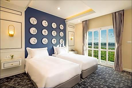 Deluxe Balcony with River View