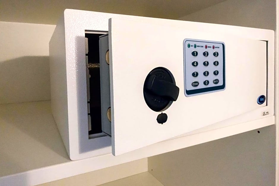 HouseBoat next to AMSTEL