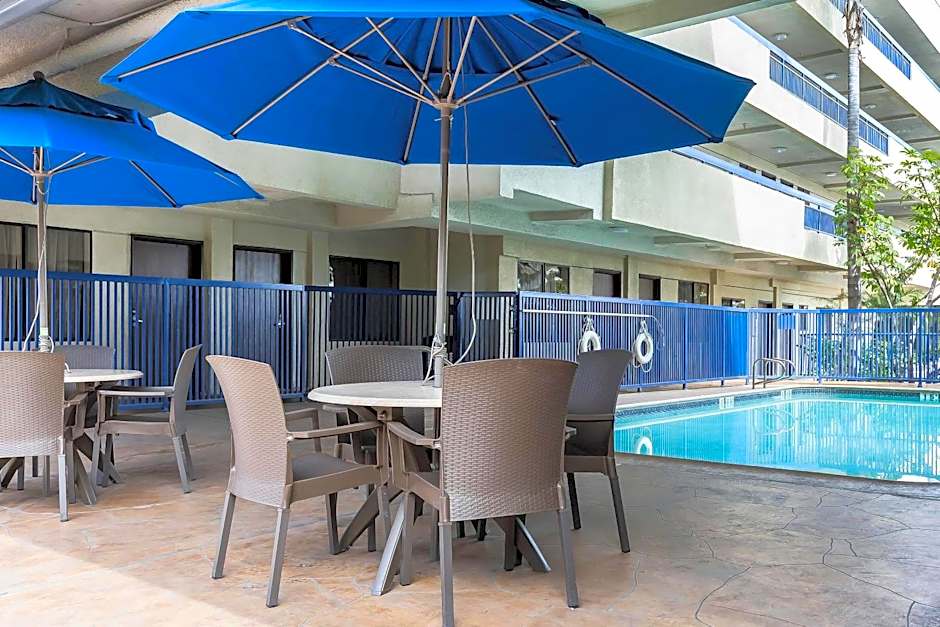 Quality Inn & Suites Los Angeles Airport - Stadium District
