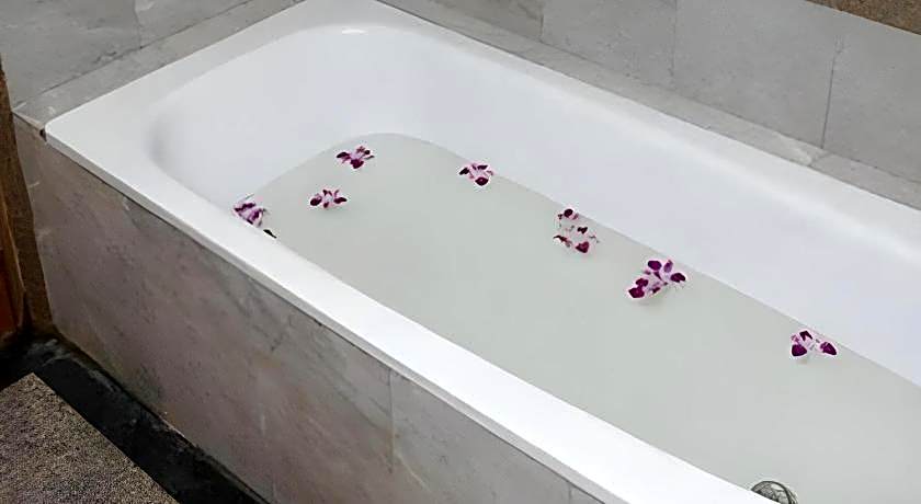 OYO 75466 13 Coins Bang Yai Hotel