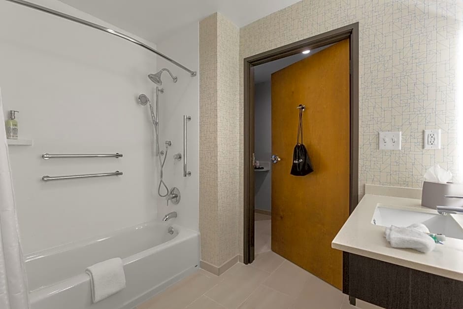Holiday Inn Express And Suites Fayetteville South By IHG