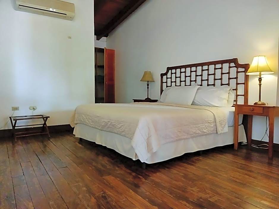 Hotel Don Udos Bed & Breakfast