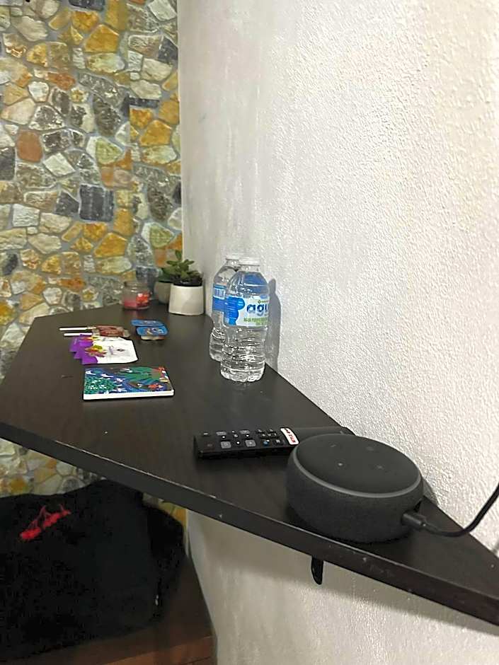 Casa Vázquez , "Como en casa" , hospédate con nosotros y recibirás una atención personalizada, servicio y confort nos distingue.