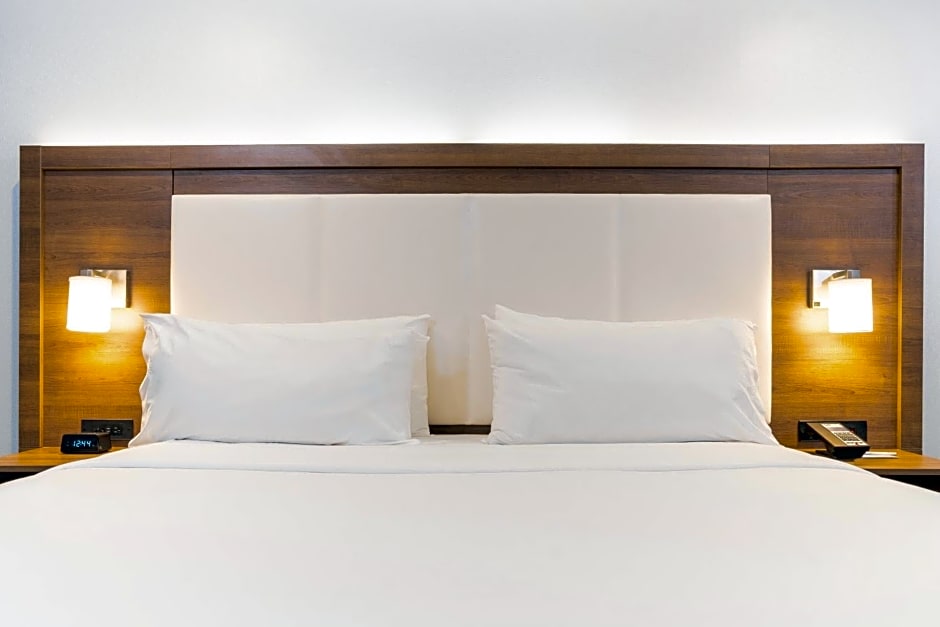 Holiday Inn Express Hollywood Walk of Fame By IHG