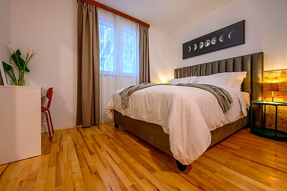 Yellow house with private parking