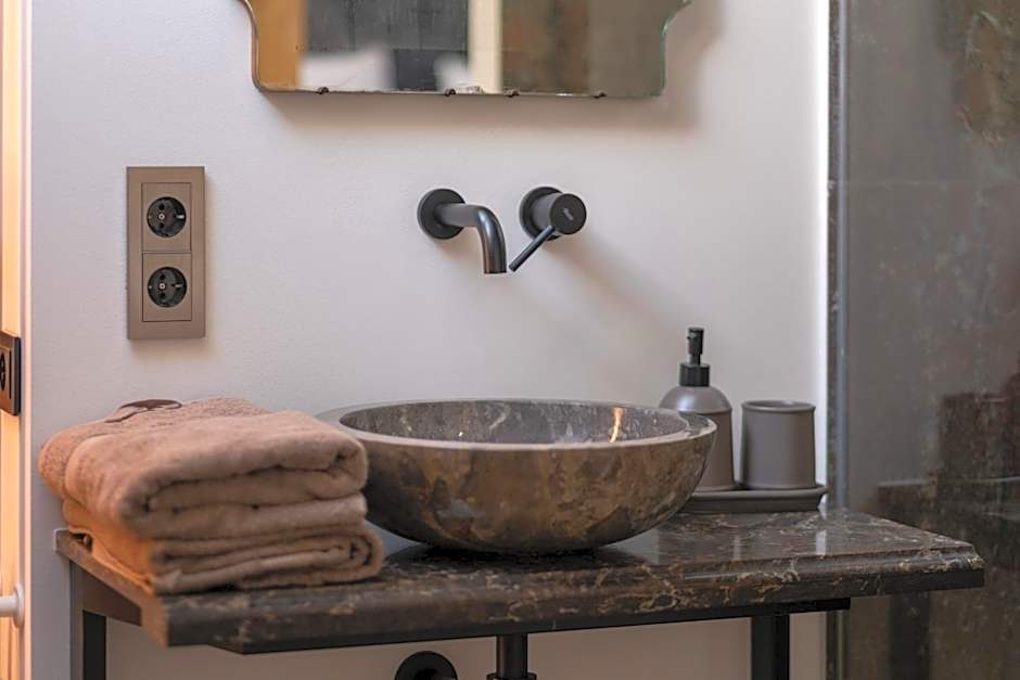 Turgaus Self Check-in Old Town Aparthotel