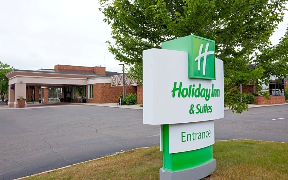 Holiday Inn & Suites St. Cloud, an IHG Hotel