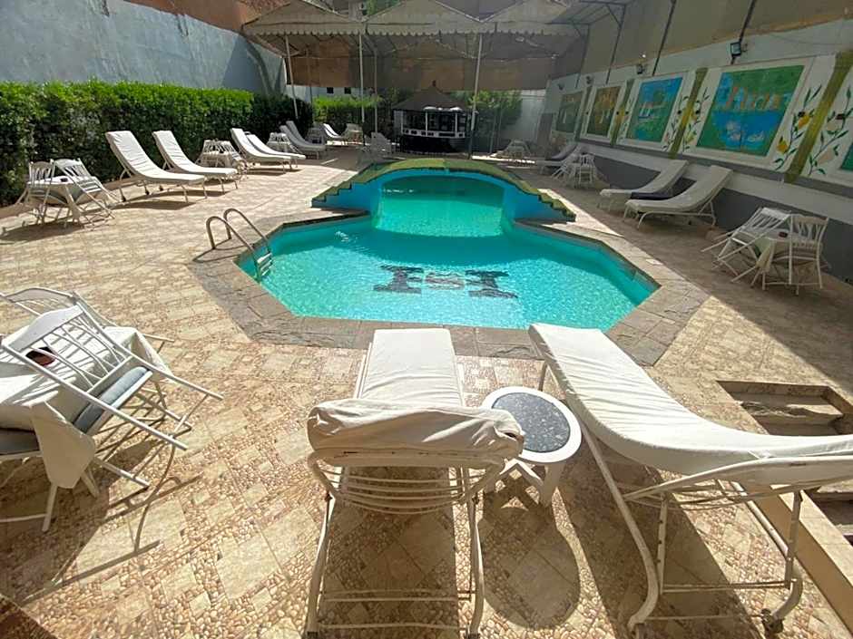 Shady Hotel Luxor