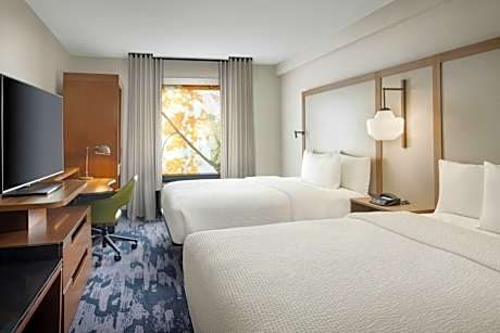 Double Room with Two Double Beds and Adapted Tub - Mobility Accessible