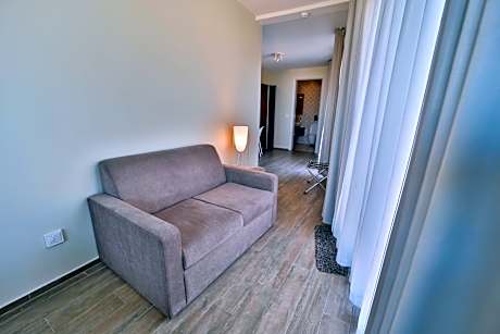 Penthouse Suite with Outdoor Jacuzzi