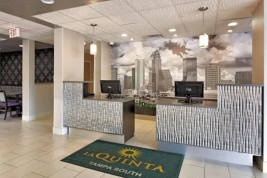 La Quinta Inn & Suites by Wyndham Tampa South