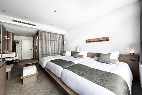 Superior Twin Room with Lounge Access - Non-Smoking