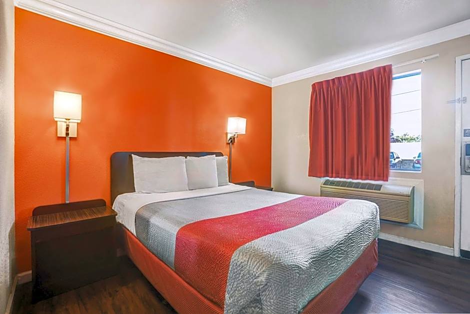 Motel 6 Fresno - Belmont Ave