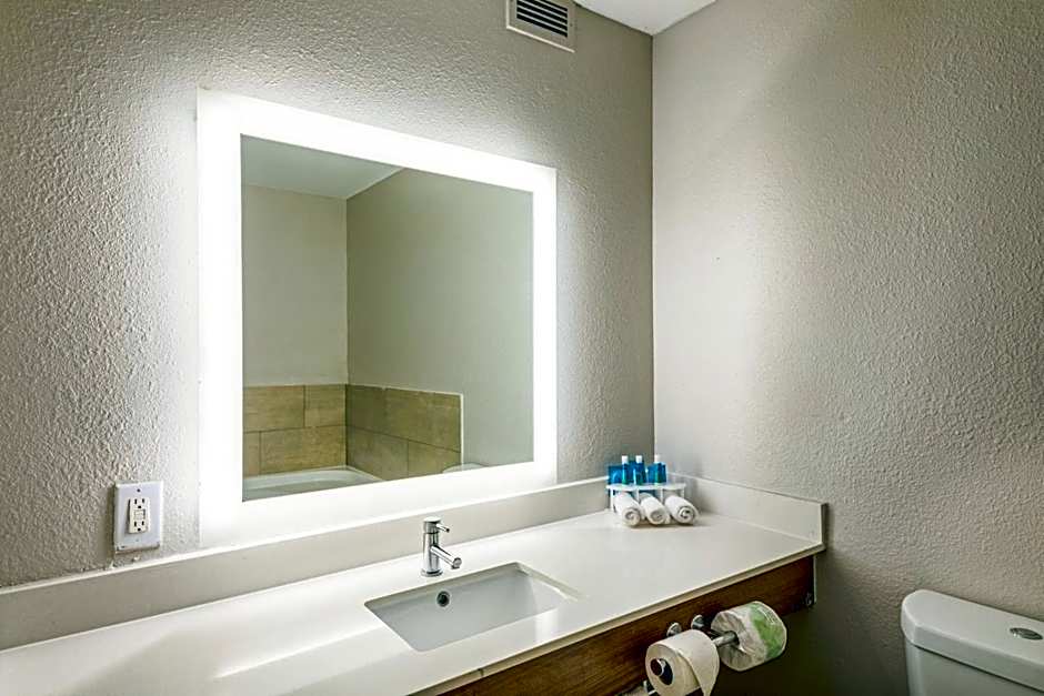 Holiday Inn Express Hotel & Suites Columbus By IHG