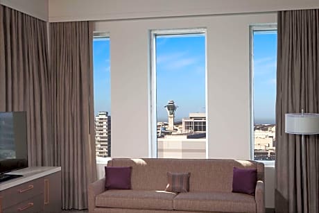 Deluxe Queen Room with Two Queen Beds and Roll-In Shower - Mobility Access