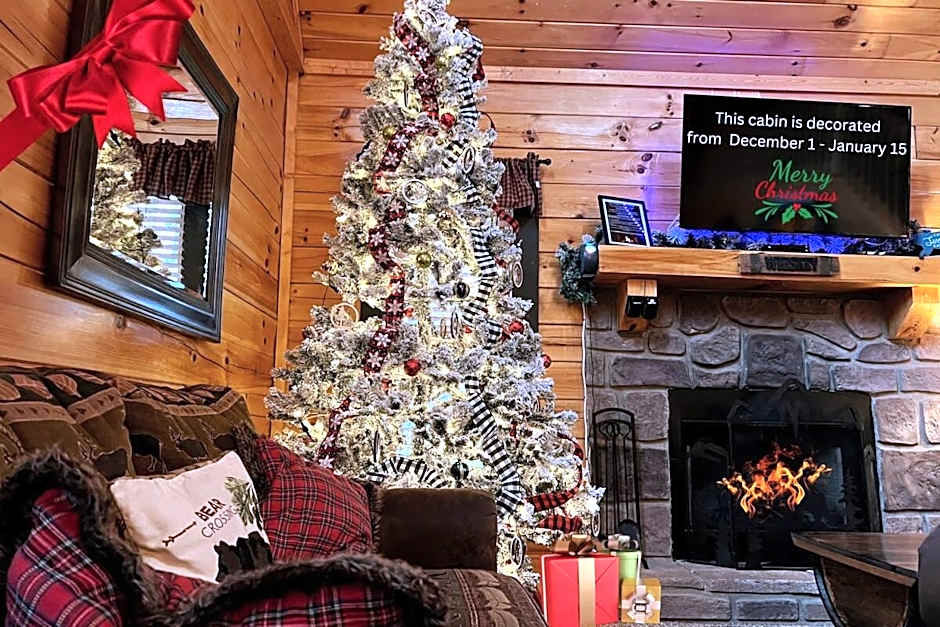 Ryes and Shine Bootlegger's Cabin! Hot Tub* Pool* Arcade* Billiards *EV * Pet Friendly