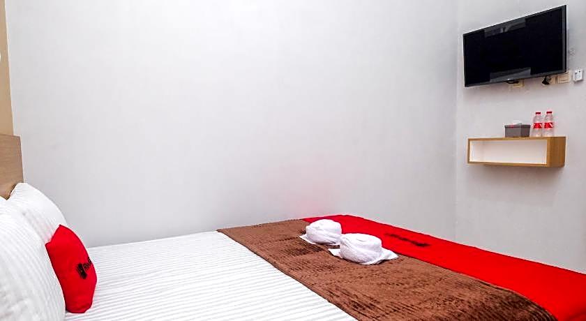 RedDoorz Syariah near Perempatan Kartasura