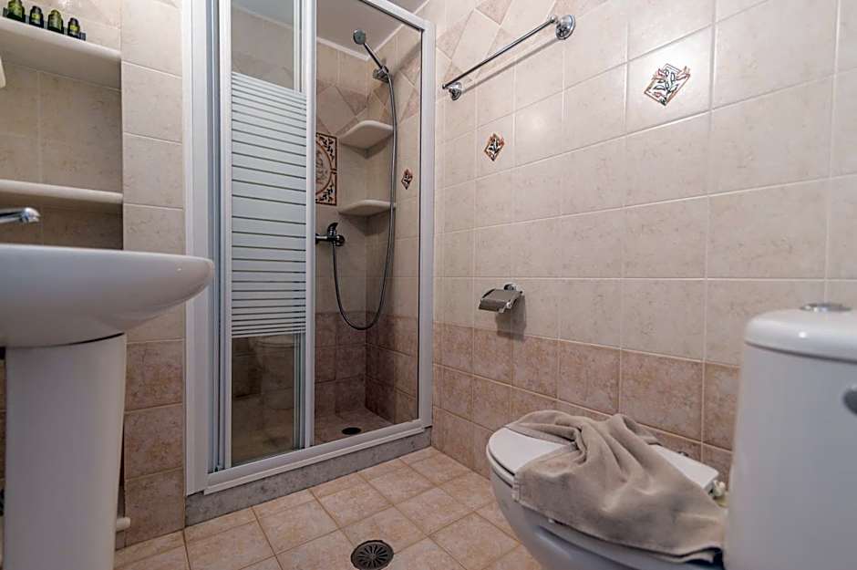 Nikos Apartments and Studios