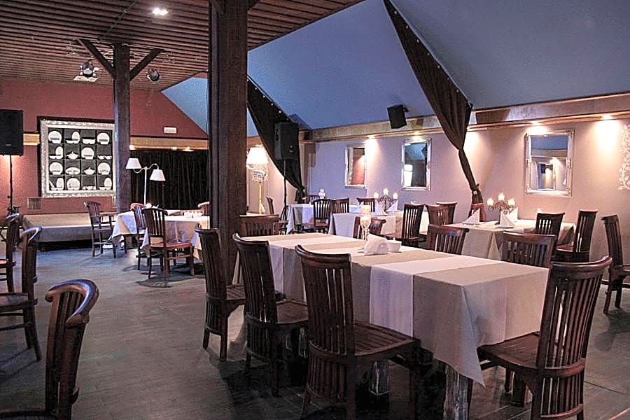 A' PROPOS Hotel, Restauracja, Club