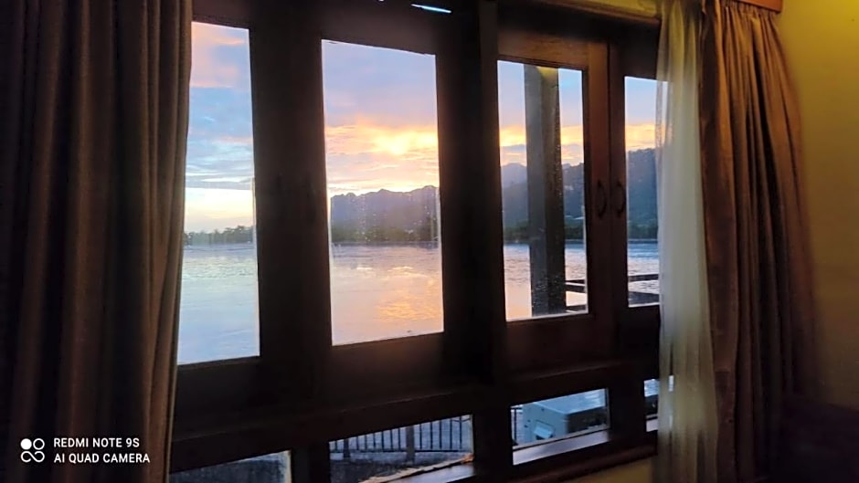 the sunset view lagoon suite