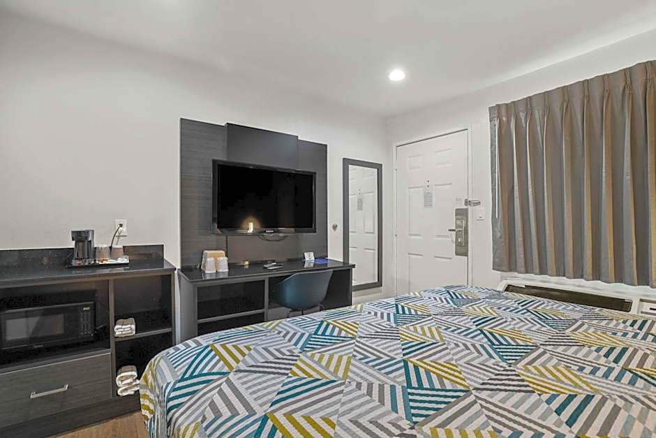 Studio 6 Suites Escondido, CA