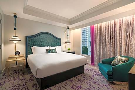 1 Bedroom Suite, 1 King, Sofa bed, City view