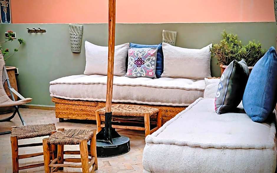 Riad Laly Tourisme Eclairé Le bijou de la medina