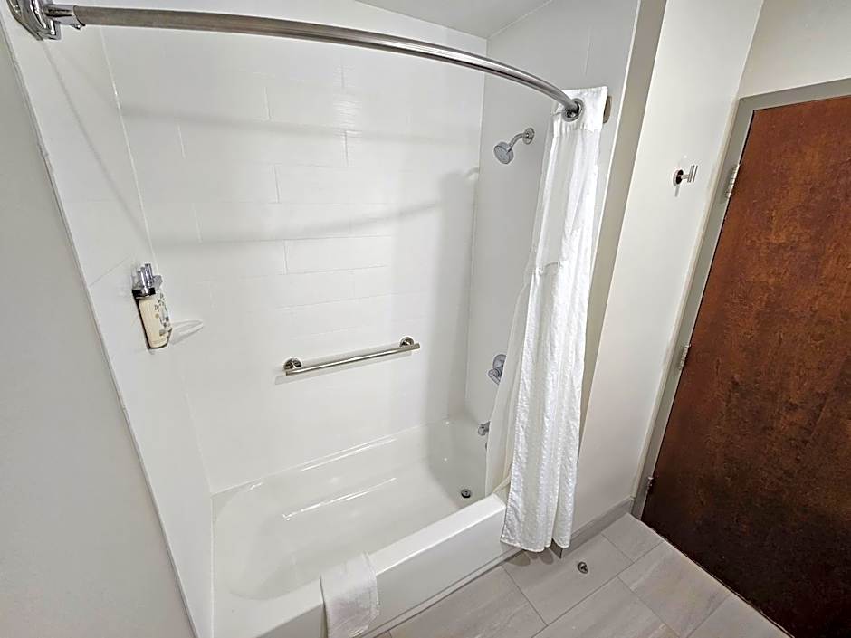 Holiday Inn Express Hotel & Suites Cincinnati-Blue Ash By IHG