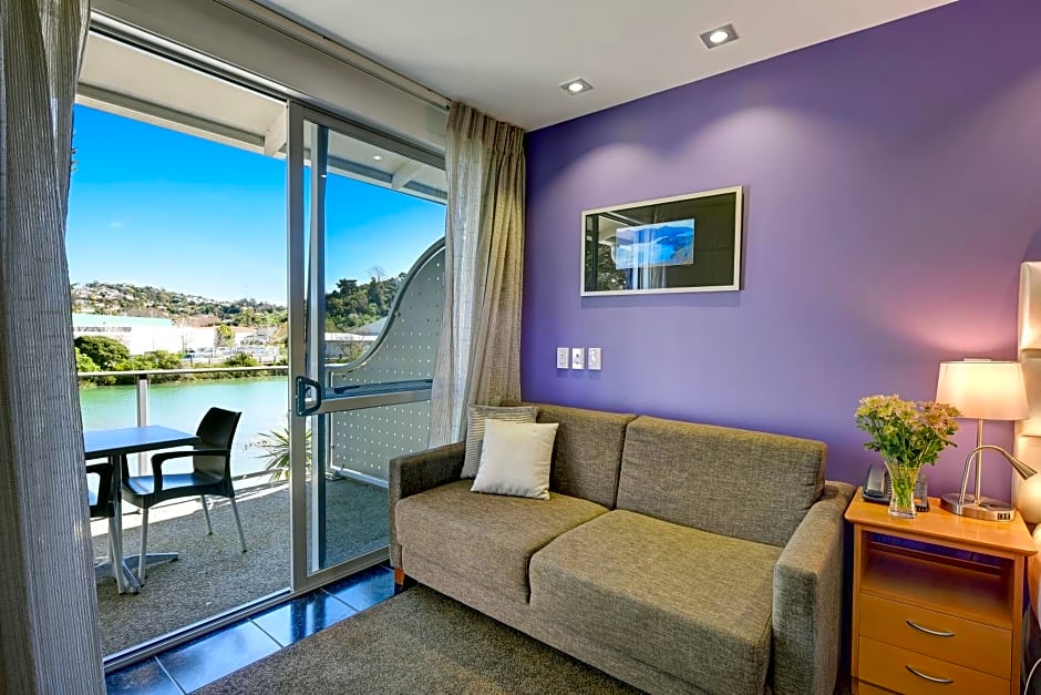 Trailways Hotel Nelson