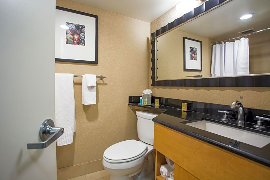DoubleTree by Hilton Hotel Berkeley Marina