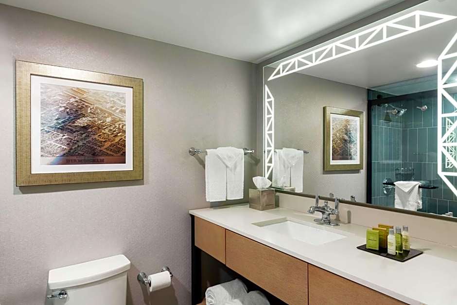 DoubleTree by Hilton Perimeter Park