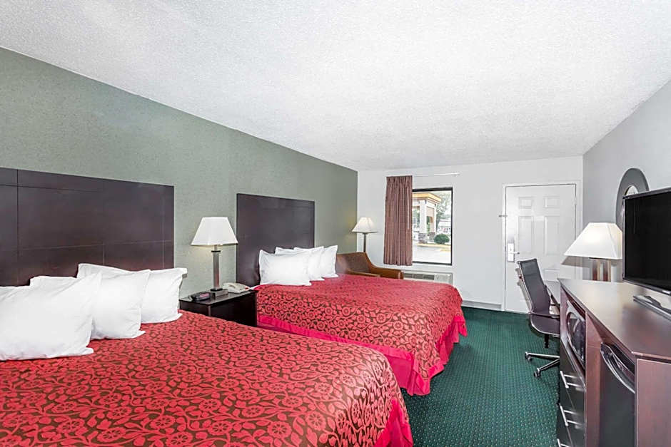 Days Inn by Wyndham Hendersonville