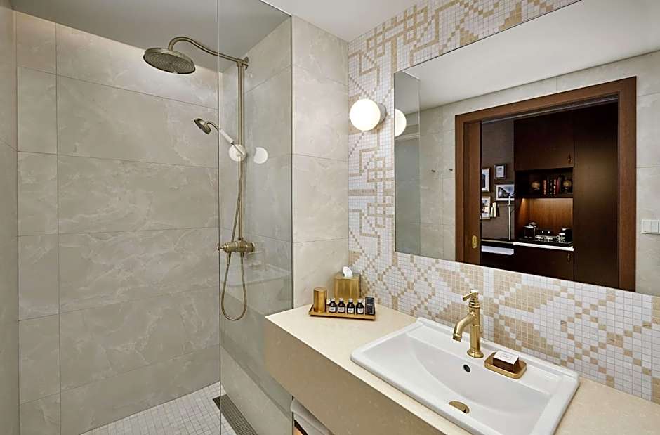 Konsulat Hotel Reykjavik, Curio Collection by Hilton