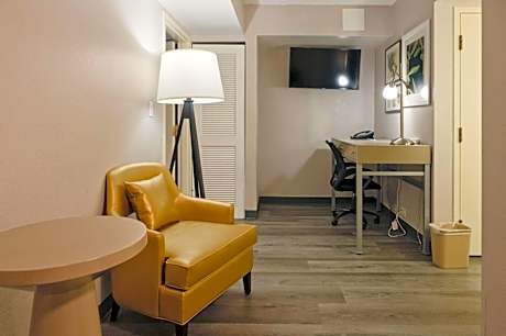One-Bedroom Suite with Two Queen Beds - Non-Smoking