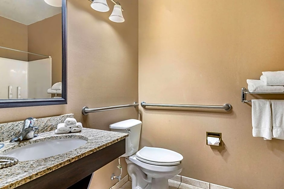 Clarion Pointe Medford
