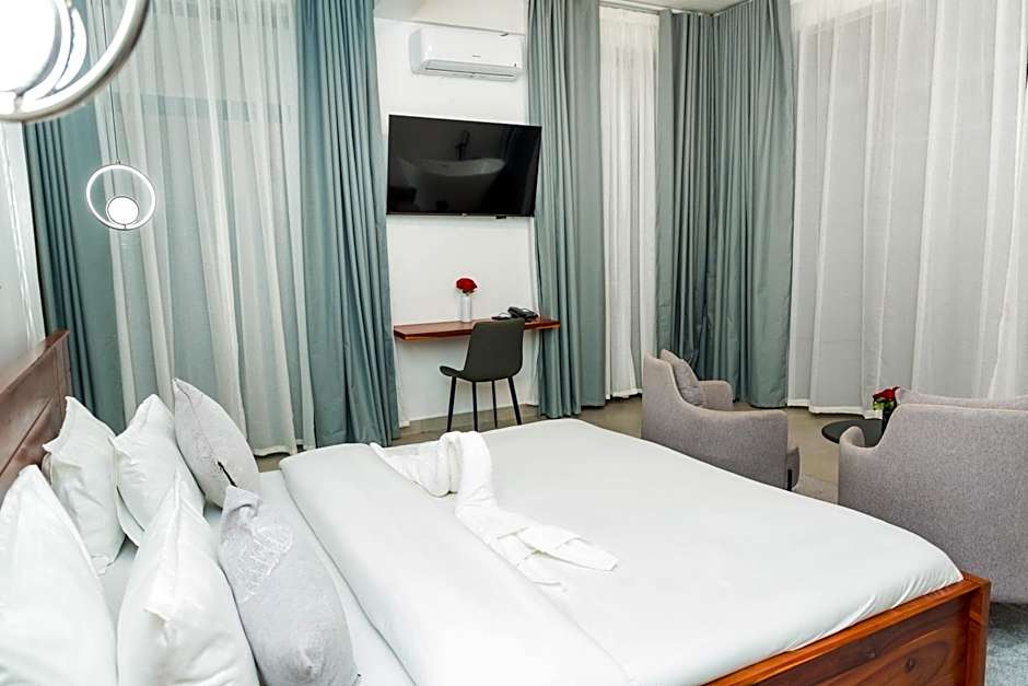 Shose Farmhouse Chalets & Campsite