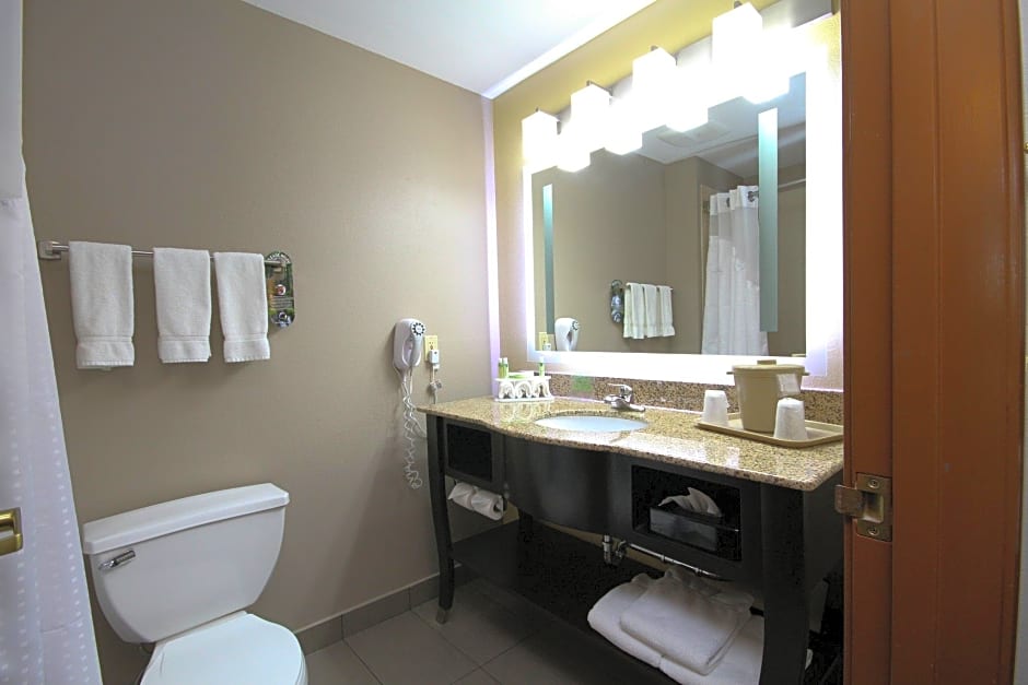 Holiday Inn Express Marshall By IHG