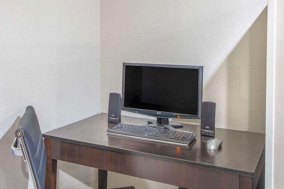 Super 8 by Wyndham Florence