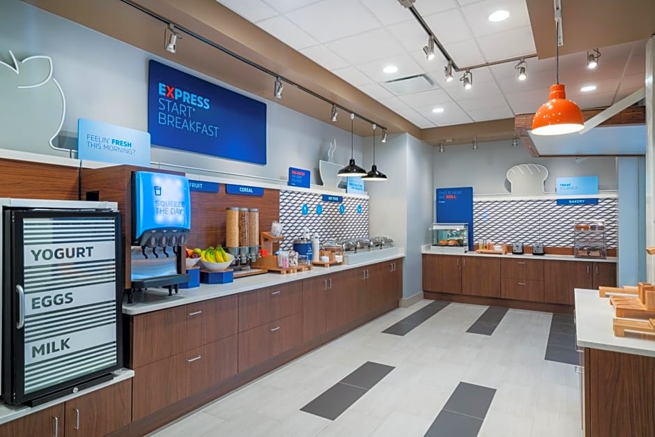 Holiday Inn Express & Suites - St Peters, an IHG Hotel
