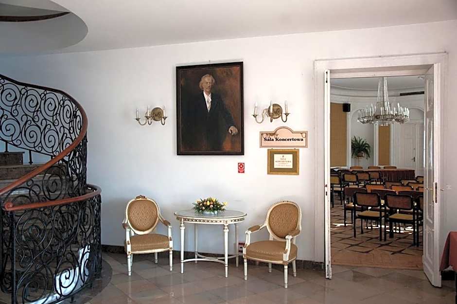 Hotel Zamek Pułtusk Dom Polonii