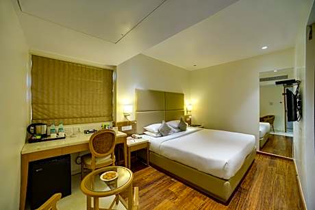 Deluxe room with Cookie Platter, Hi-Tea, in-room Breakfast & 15 % discount on Food and Laundry