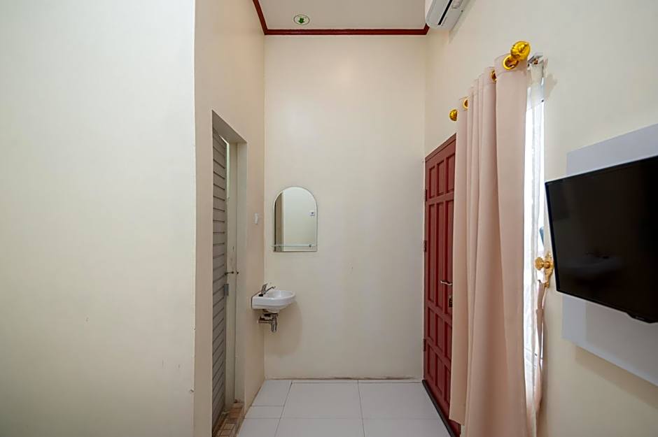 RedDoorz Syariah near RS Tentara Solok