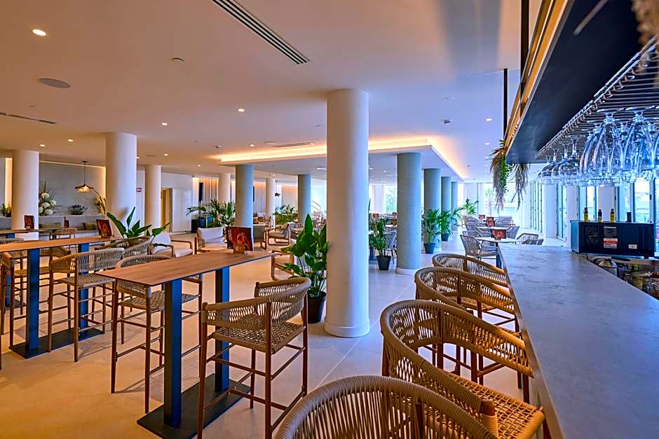 Universal Hotel Romantica