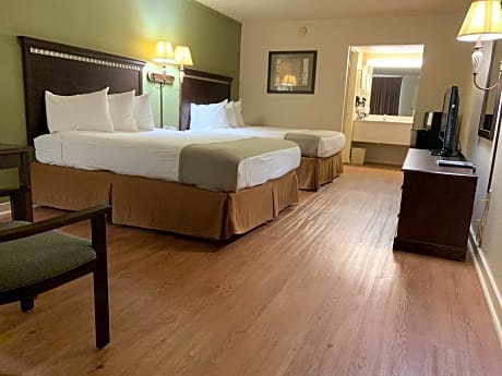 Queen Room with Two Queen Beds - Disability Access - Non-Smoking